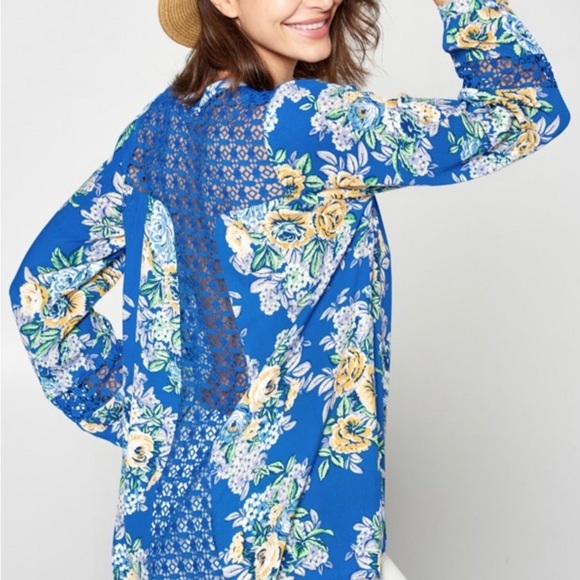 ODDI "CHECK OUT THE BACK" BLUE FLORAL BUTTON DOWN TOP Size Small - Picture 7 of 13